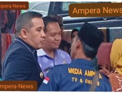 Bupati Dendi ramadhona berdialog dengan jurnalis AMPERA NEWS pada kegiatan stand pameran produk (UP2K) desa cipadang…ternyata ini yang di bahas