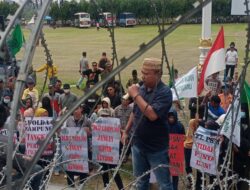 Pendemo Dukung Pemprov Lampung Tutup PT. PSM Way Kanan