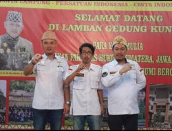 Laskar Lampung Indonesia Turut Serta Bersama Pembina Laskar Lampung Indonesia [ Dr.H.Ike Edwin , SIK ., SH ., MH ] Menyambut Kunjungan Rombongan BKS Fakultas Hukum Perguruan Tinggi Negeri Wilayah Barat Di LGK [ Lamban Gedung Kuning ]