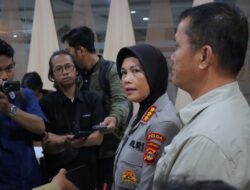 Warga Sukarame Serahkan Dosen dan Mahasiswi Yang Berlaku Tidak Pantas Ke Polda Lampung