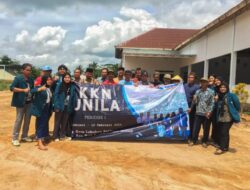 Bimbing Warga Desa Labuhan Batin, Mahasiswa KKN Buat Pupuk Kompos Dengan Mikroorganisme EM4