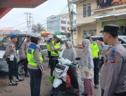 Menjaga Pengunjung Dan Pedagang Agar Tertib Berlalu Lintas, Ops Keselamatan Krakatau Turun Ke Pasar Tradisional