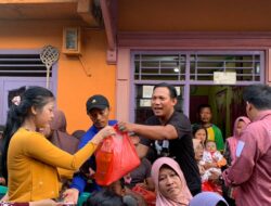 Sambut Paskah, GMKI Kolaborasi dengan KNPI Berbagi di Kecamatan Bumi Waras