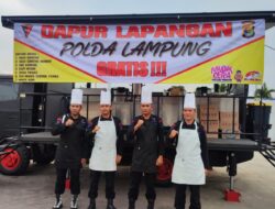 Brimob  Siapkan  Dapur Lapangan di  Bakauheni dan Panjang Secara Gratis Buat Makan Pemudik