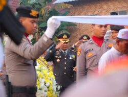 Penghormatan Terakhir, Kapolresta Bandarlampung Pimpin Prosesi Pemakaman Almarhum Aiptu Hifzon