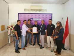 Eko Wahyuntoro Terima SK SMSI Lampung Timur