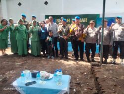 HUT ke 78, Polisi Militer TNI AD Dandenpom lX/2 Mataram Serahkan Kunci Bedah Rumah kepada Pelda Purn I Made Punia.