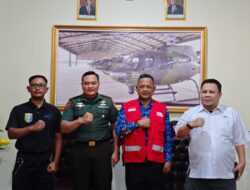Letkol Cpn Ferry Eko Saputra, S.I.P komandan Skadron 12/AJY Lanudad Gatot Soebroto Way Tuba terima kunjungan PMI Way Kanan.