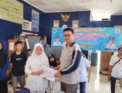 Siswa Berprestasi dan Tidak Mampu di Pelita Jaya Mendapat Beasiswa Pekon