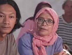 Haru, Ibu Titin Menangis di Sidang PK Saka Tatal