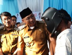 Entaskan Kemiskinan, dan Tingkatkan Kesejahteraan Masyarakat, Gubernur Mirza Beri Bantuan Sembako, Kursi Roda, Hingga UEP