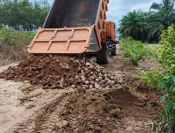 Perbaiki Ruas Tajab-Adi Jaya Way Kanan, Gubernur Mirza Minta Pelaku Usaha Ikut Jaga Jalan Tetap Mulus