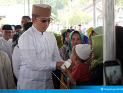 Warga Puji Rahayu ‘Curhat’ Jalan Rusak Saat Pengajian Jumat Kliwon, Bupati Egi: 2026 Kita Anggarkan Perbaikan!