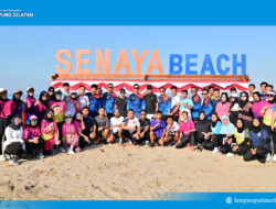 Semangat Pagi dari Pantai Kalianda: Bupati Egi Ajak Warga Lari Bareng di Krakatau Beach Run 2025!