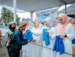 Ketua TP PKK Ibu Purnama Wulan Sari Mirza Bagikan Takjil di Mahan Agung, Bagikan Sedikitnya 800 Paket Takjil kepada Masyarakat