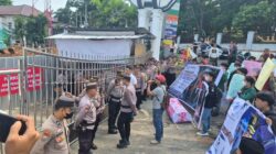 Api Membumbung di Depan Kejati Lampung, Aliansi Mahasiswa Desak Penuntasan Kasus Febrie Adriansyah