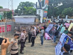 Api Membumbung di Depan Kejati Lampung, Aliansi Mahasiswa Desak Penuntasan Kasus Febrie Adriansyah