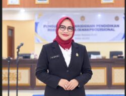Menapaki Jalan Panjang Pengabdian, Tri Wahyuni Kini Jadi Kepala SMKN 1 Kotaagung Barat