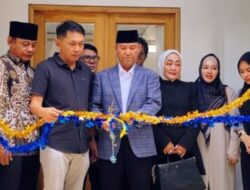 Hibahkan Dua Masjid atas Nama H. Nuryadin, H. Cahya Gandara Perkuat Syiar Islam
